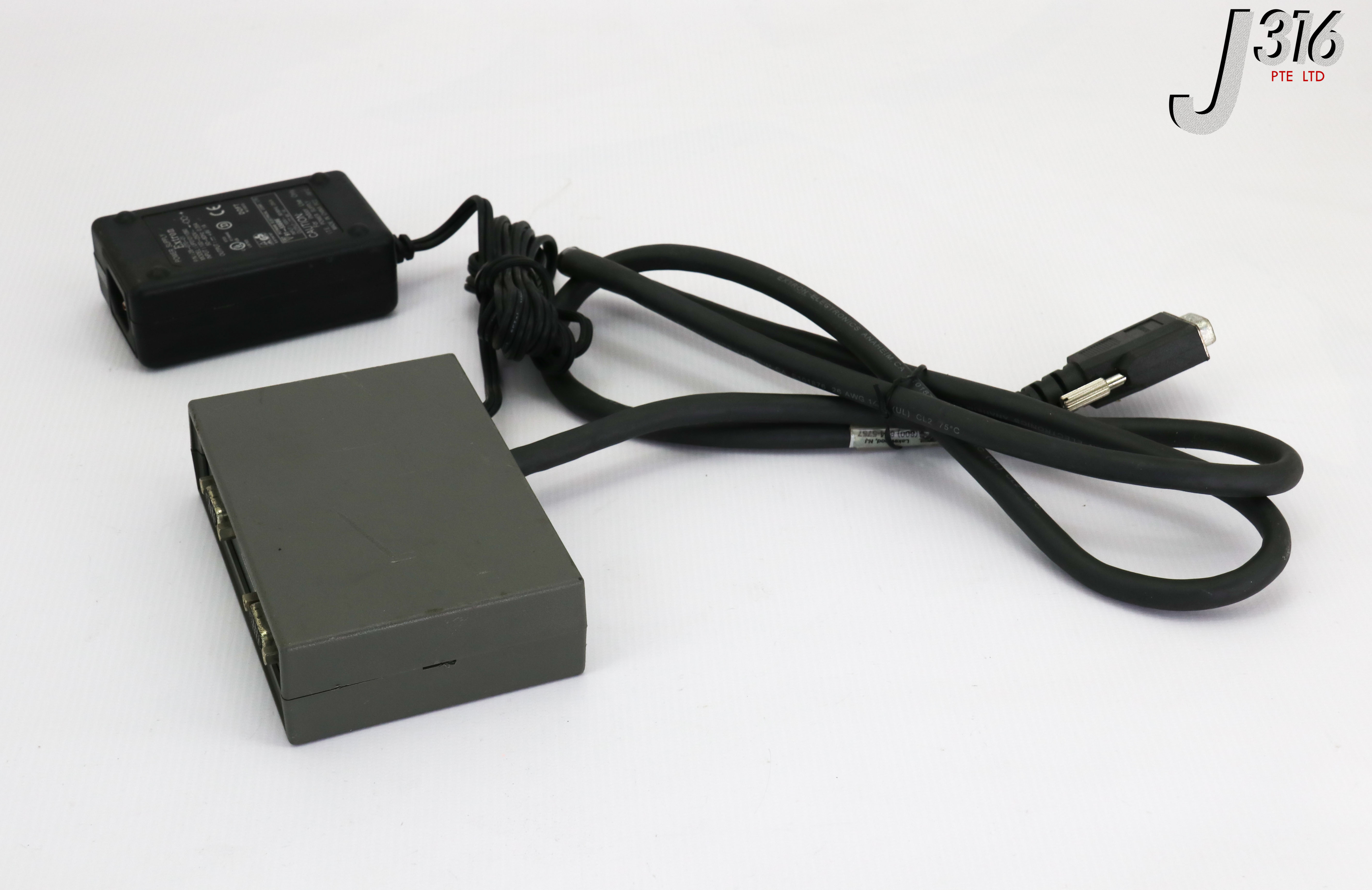 専用③ 16873 EXTRON TWO OUTPUT VGA DIST AMPL UP01011090 P/N 28-070-01 P/2